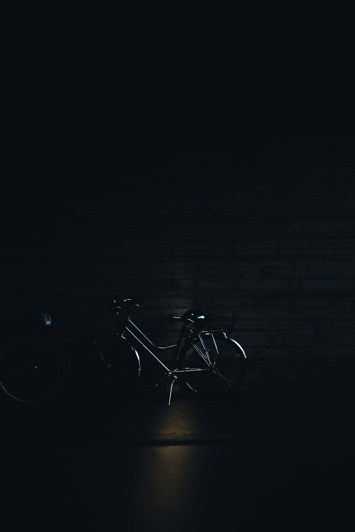 Orbit 340 — e-bike v temném studiu